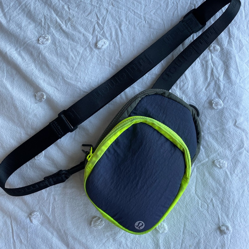 LULULEMON fanny pack! gently used with two zipper pockets!
